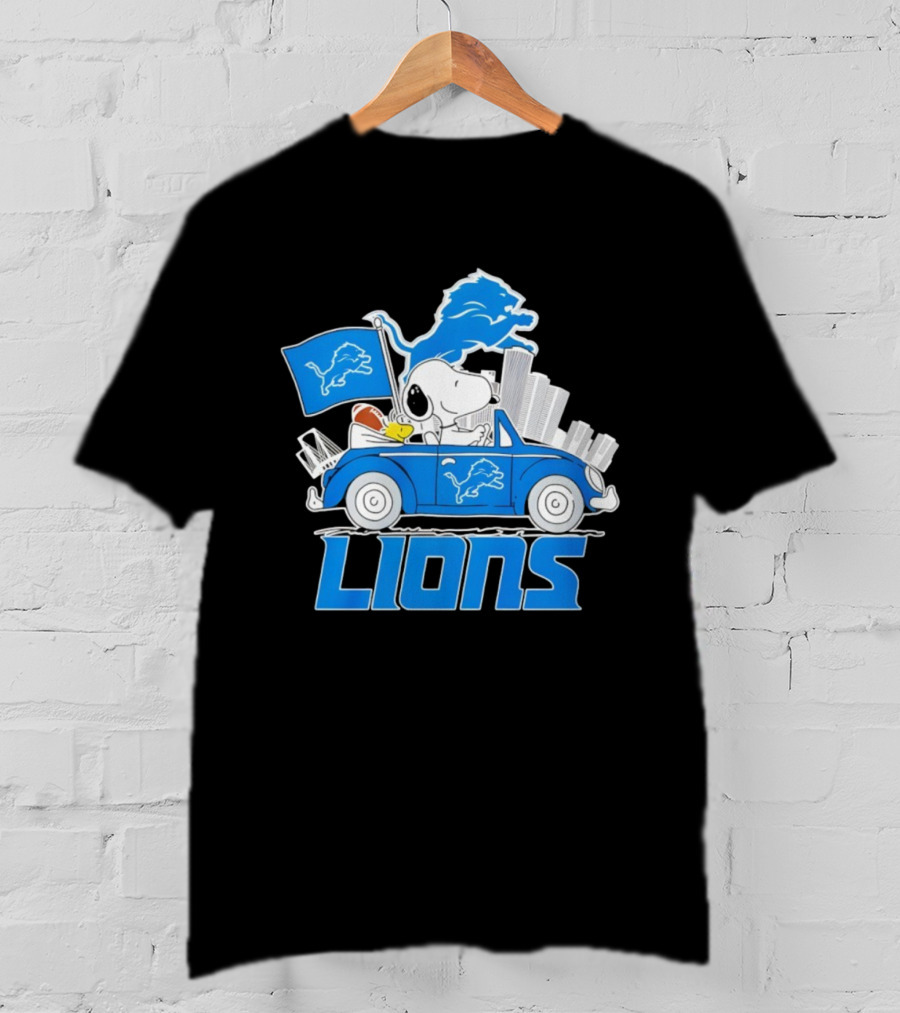 Snoopy Woodstock Driving Detroit Lions Car Flag Football T-Shirt