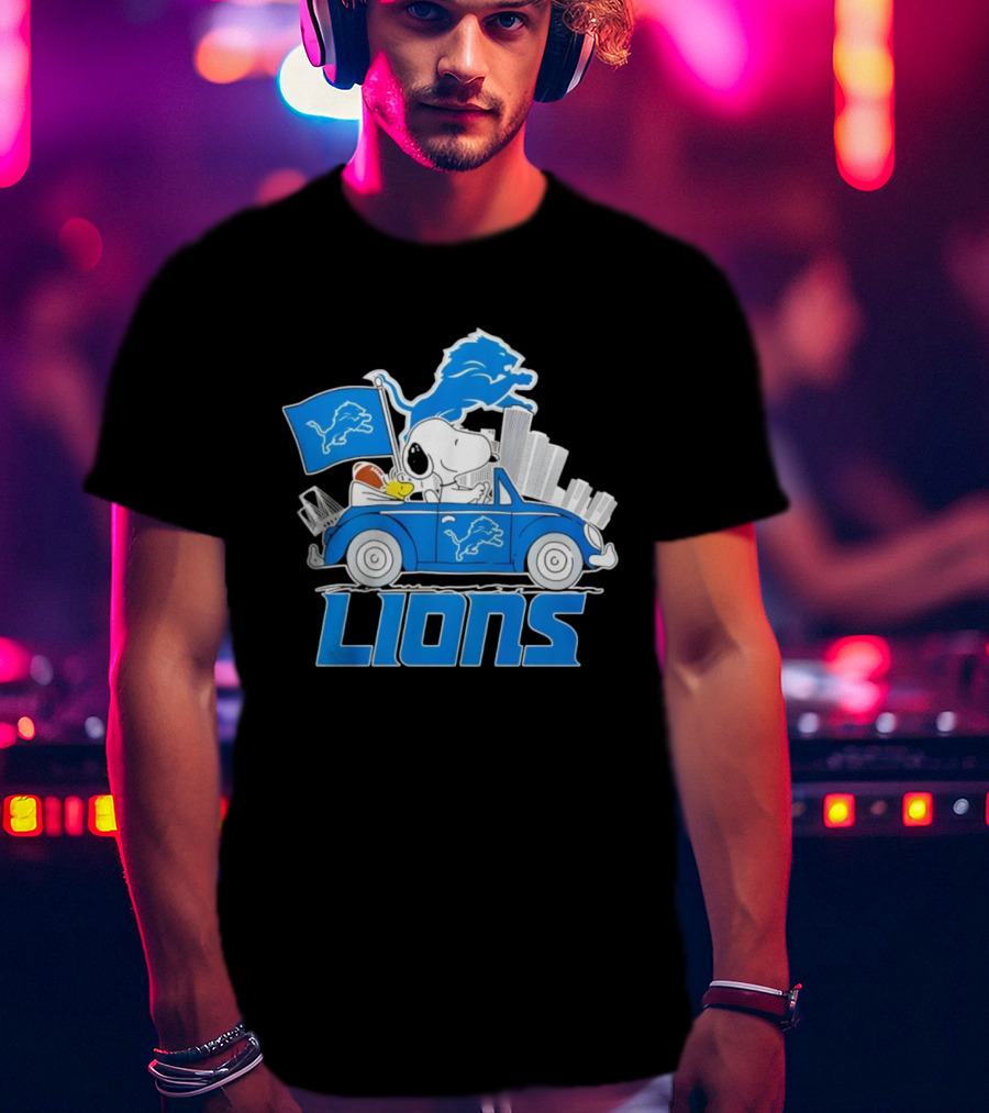 Snoopy Woodstock Driving Detroit Lions Car Flag Football T-Shirt