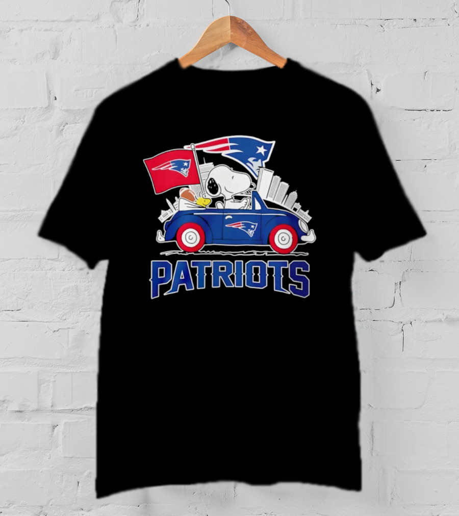 Patriots Snoopy Woodstock Driving Football Car Fan Gear T-Shirt