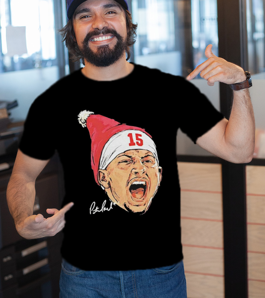 Patrick Mahomes Santa Hat Kansas City Chiefs Merry Christmas Signature 15 T-Shirt