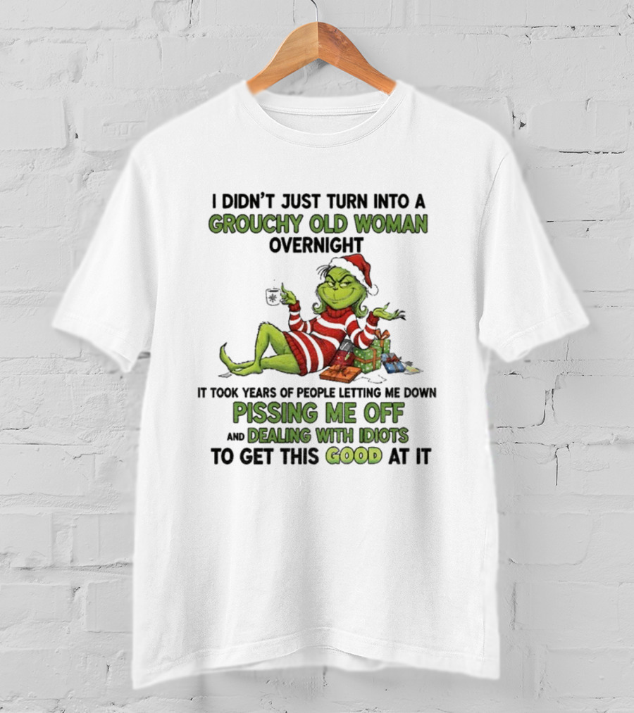 Grouchy Old Woman Grinch Pissing Me Off Dealing With Idiots Merry Christmas T-Shirt