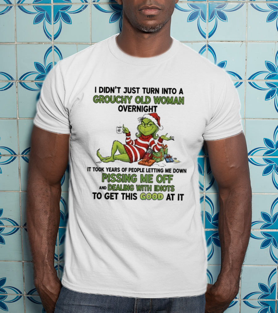 Grouchy Old Woman Grinch Pissing Me Off Dealing With Idiots Merry Christmas T-Shirt