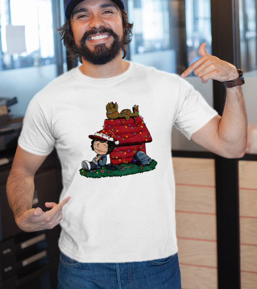 Peanuts Stranger Things Dustin Christmas Snoopy Doghouse Holiday Scene T-Shirt