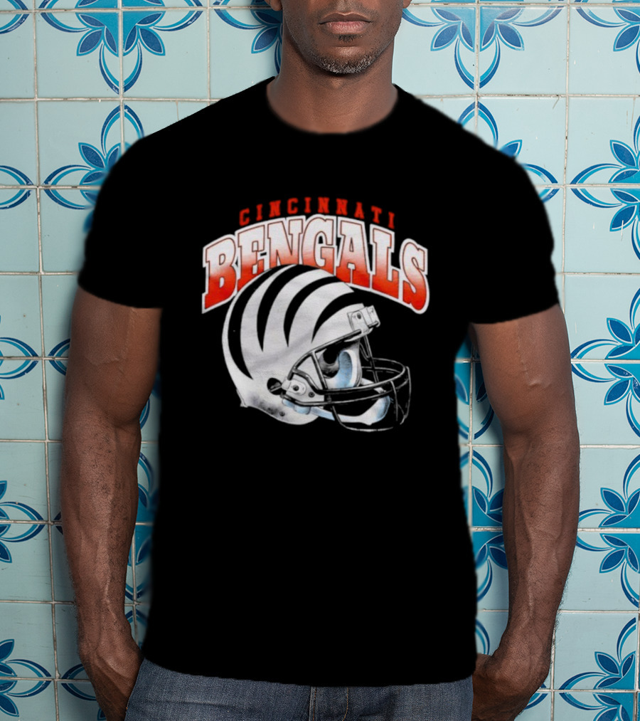 Cincinnati Bengals Gradient Helmet T-Shirt