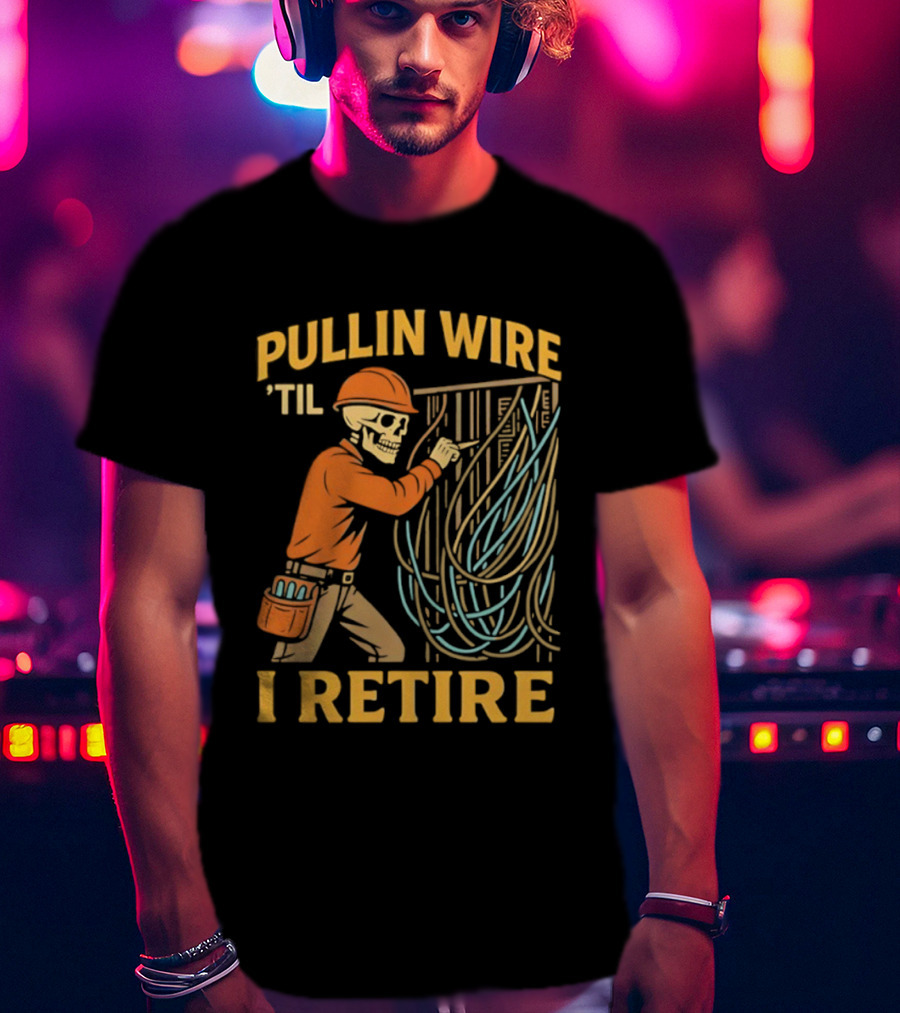 Pullin Wire 'Til I Retire Electrician Skeleton Worker T-Shirt