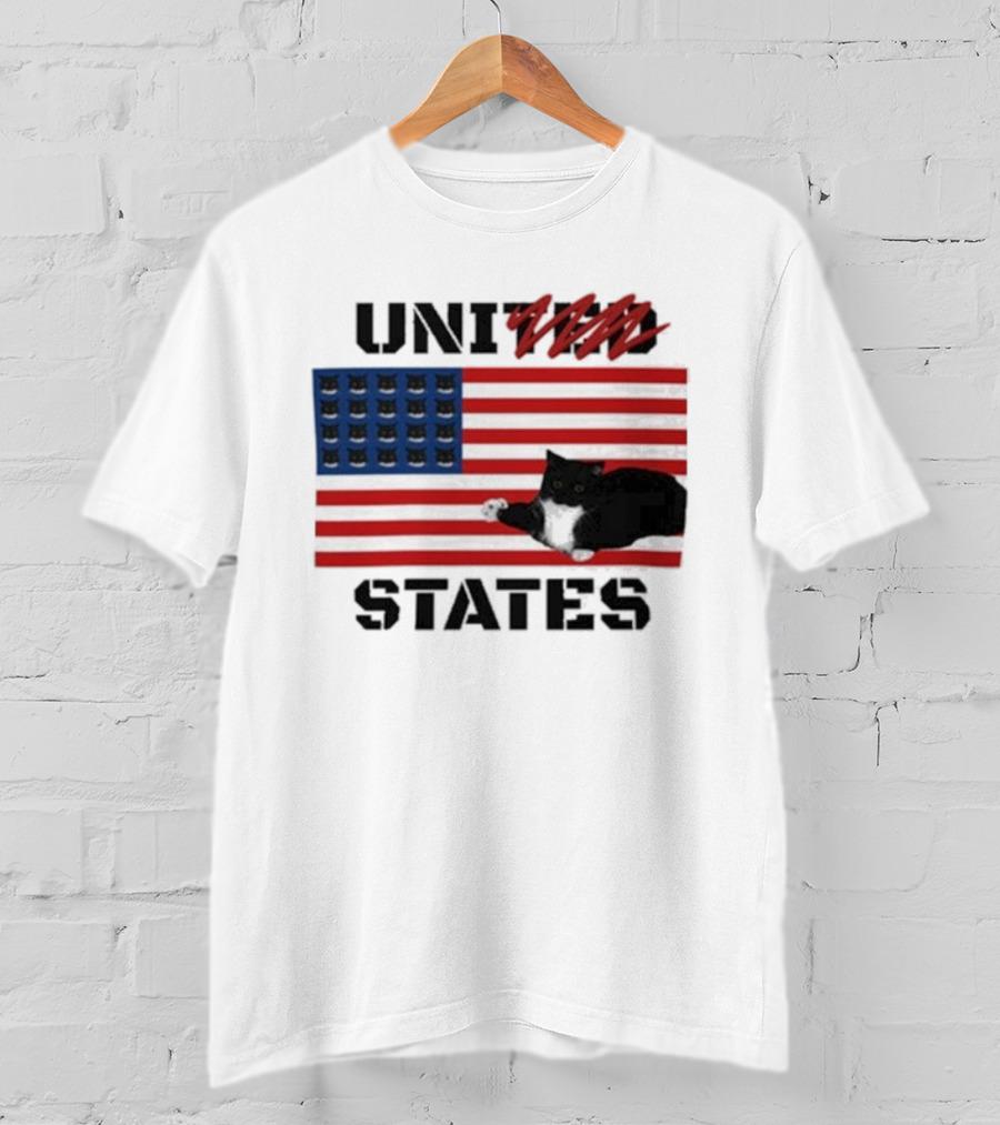 Uni-Ted States Cat American Flag With Black Cat Paws T-Shirt