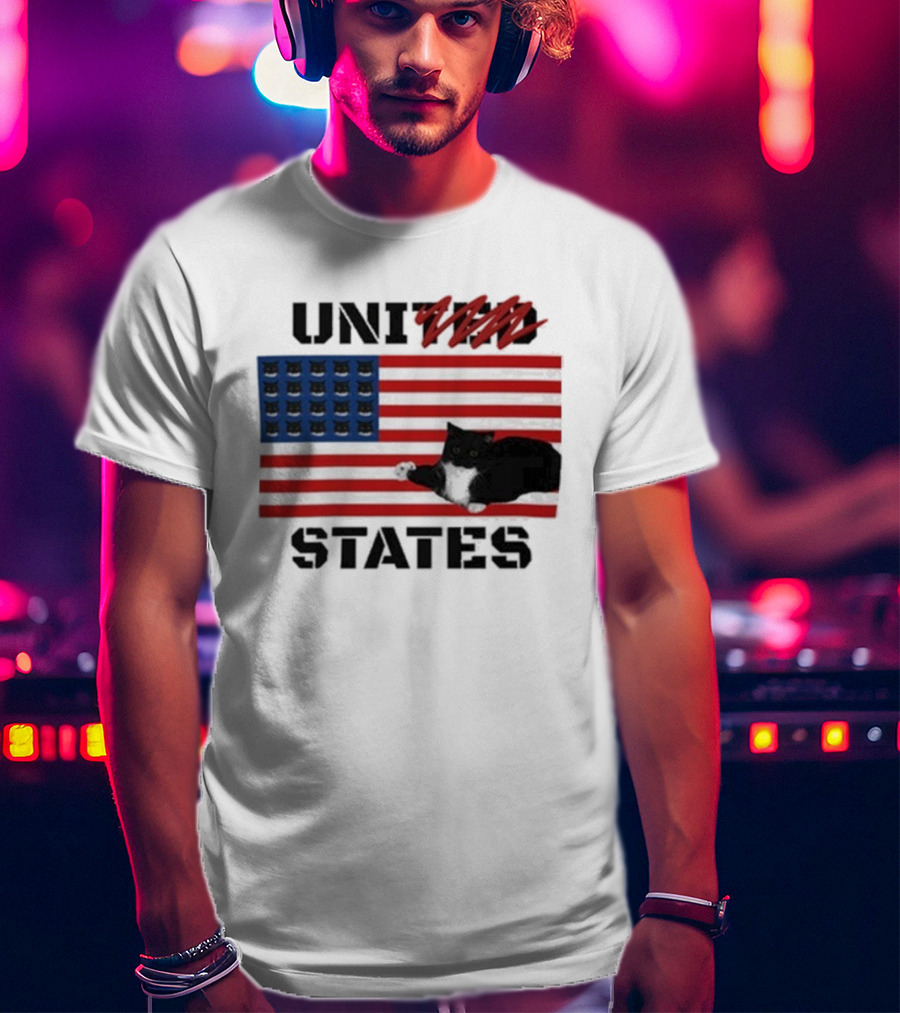 Uni-Ted States Cat American Flag With Black Cat Paws T-Shirt
