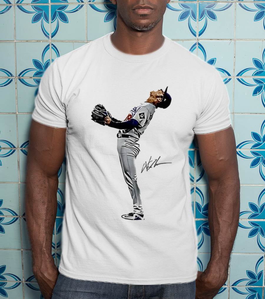 Yoshinobu Yamamoto Los Angeles Dodgers Lights Out Signature Baseball Player Pose T-Shirt
