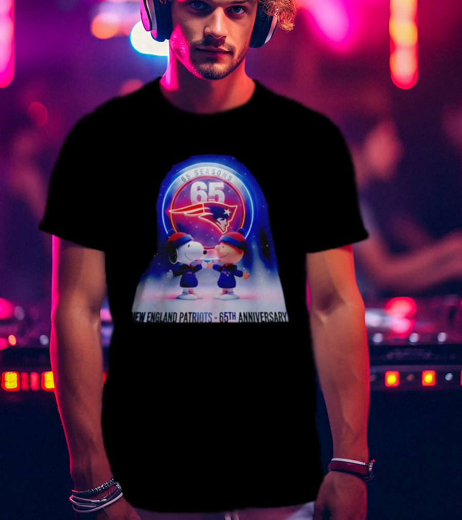 New England Patriots 65 Seasons Snoopy Charlie Brown 65th Anniversary 1960 2025 T-Shirt