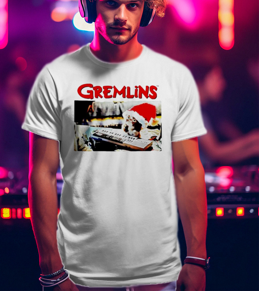Gremlins Gizmo Christmas Santa Hat Keyboard Scene T-Shirt