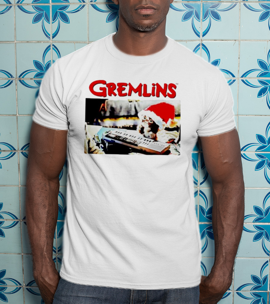 Gremlins Gizmo Christmas Santa Hat Keyboard Scene T-Shirt