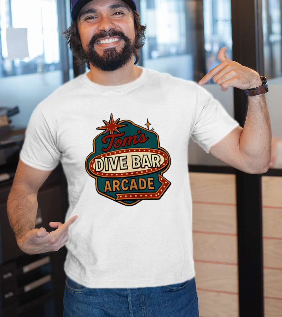 Tom's Dive Bar Arcade Retro Sign Neon T-Shirt