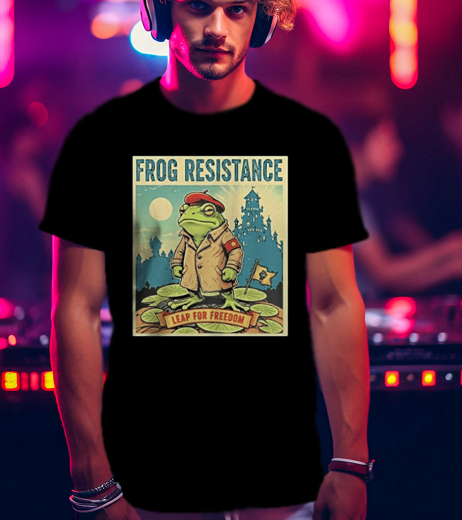Classic Frog Resistance Leap For Freedom Castle Beret Moonlight Lily Pads T-Shirt