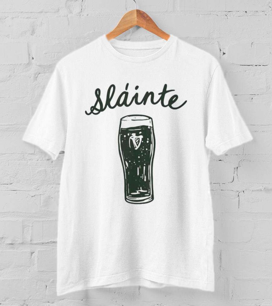 Sláinte St Patrick's Day Pint Glass Cheers T-Shirt