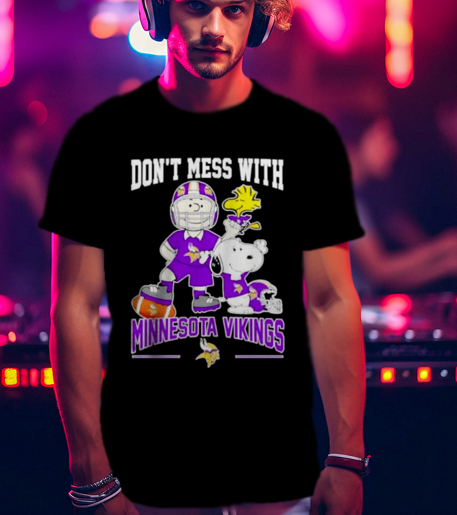 Don't Mess With Minnesota Vikings Charlie Brown Snoopy T-Shirt