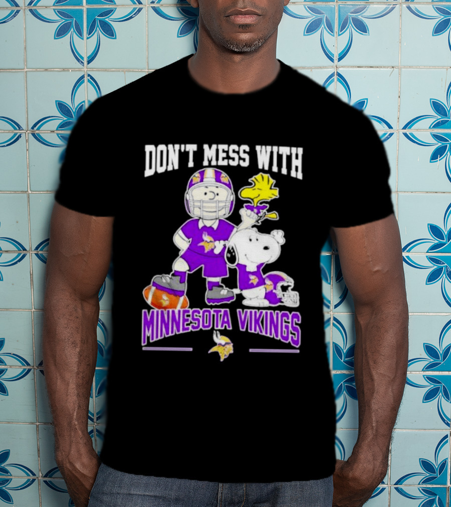 Don't Mess With Minnesota Vikings Charlie Brown Snoopy T-Shirt