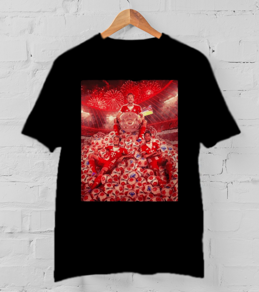 FC Bayern Munich Bundesliga Triumph Players Holding Trophy Fireworks Soccer Balls T-Shirt