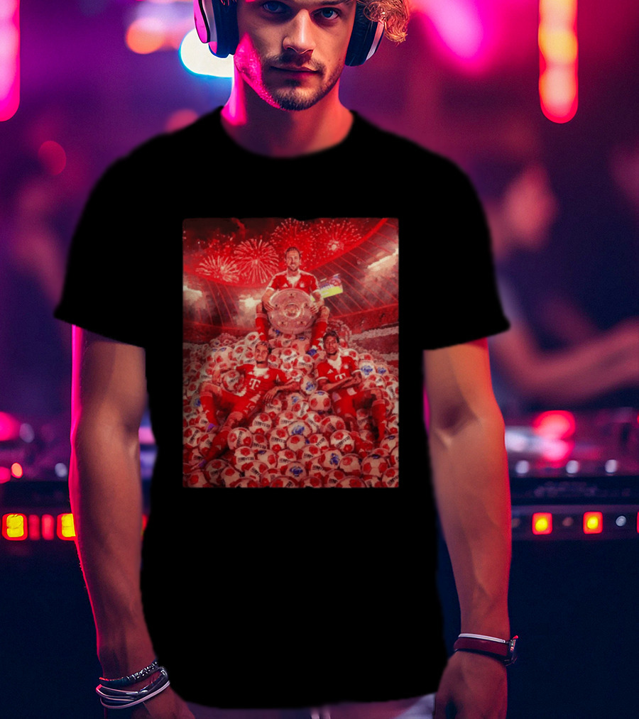 FC Bayern Munich Bundesliga Triumph Players Holding Trophy Fireworks Soccer Balls T-Shirt