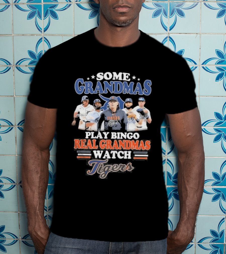 Some Grandmas Play Bingo Real Grandmas Detroit Tigers T-Shirt
