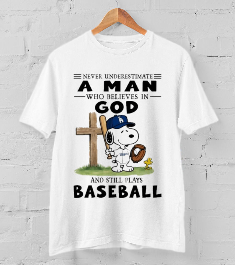 Never Underestimate A Man Who Believes In God And Still Plays Baseball Peanuts X Los Angeles Dodgers T-Shirt