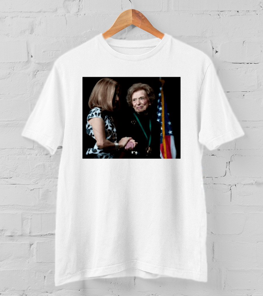 Doris Fisher Co Founder Of The Gap Remembering Legacy And Contributions T-Shirt