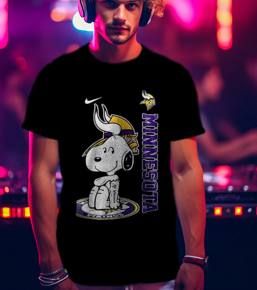 Minnesota Vikings Peanuts Snoopy Thank You For The Memories T-Shirt