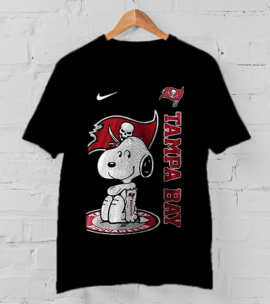 Tampa Bay Buccaneers Snoopy Football Memories Peanuts Collaboration T-Shirt