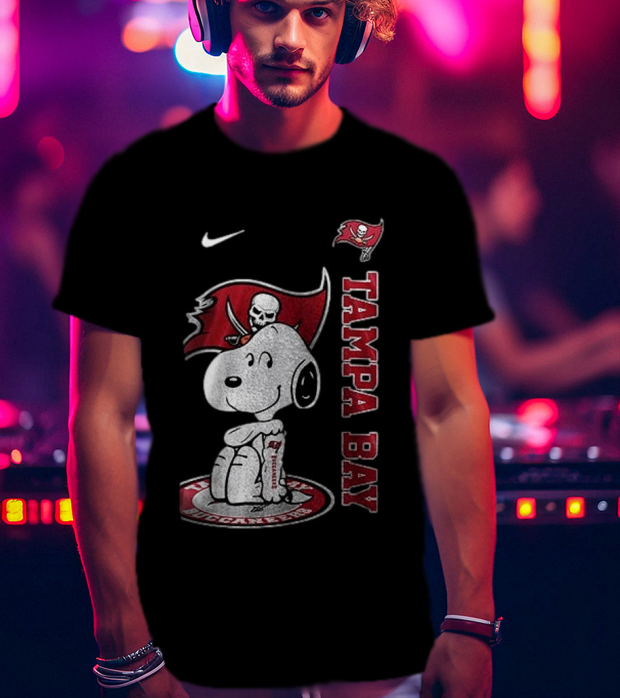Tampa Bay Buccaneers Snoopy Football Memories Peanuts Collaboration T-Shirt