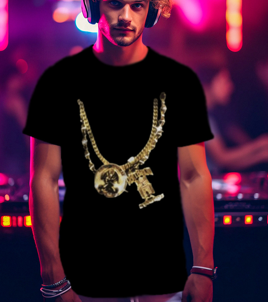 2Pac Gold Necklace Iconic Hip Hop Jewelry T-Shirt