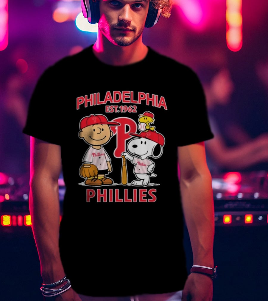 Philadelphia Phillies Est 1962 Snoopy Woodstock Baseball Peanuts T-Shirt