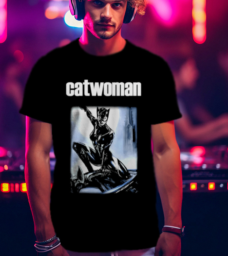 Catwoman Selina Kyle DC Comics Gotham Stealth Pose T-Shirt