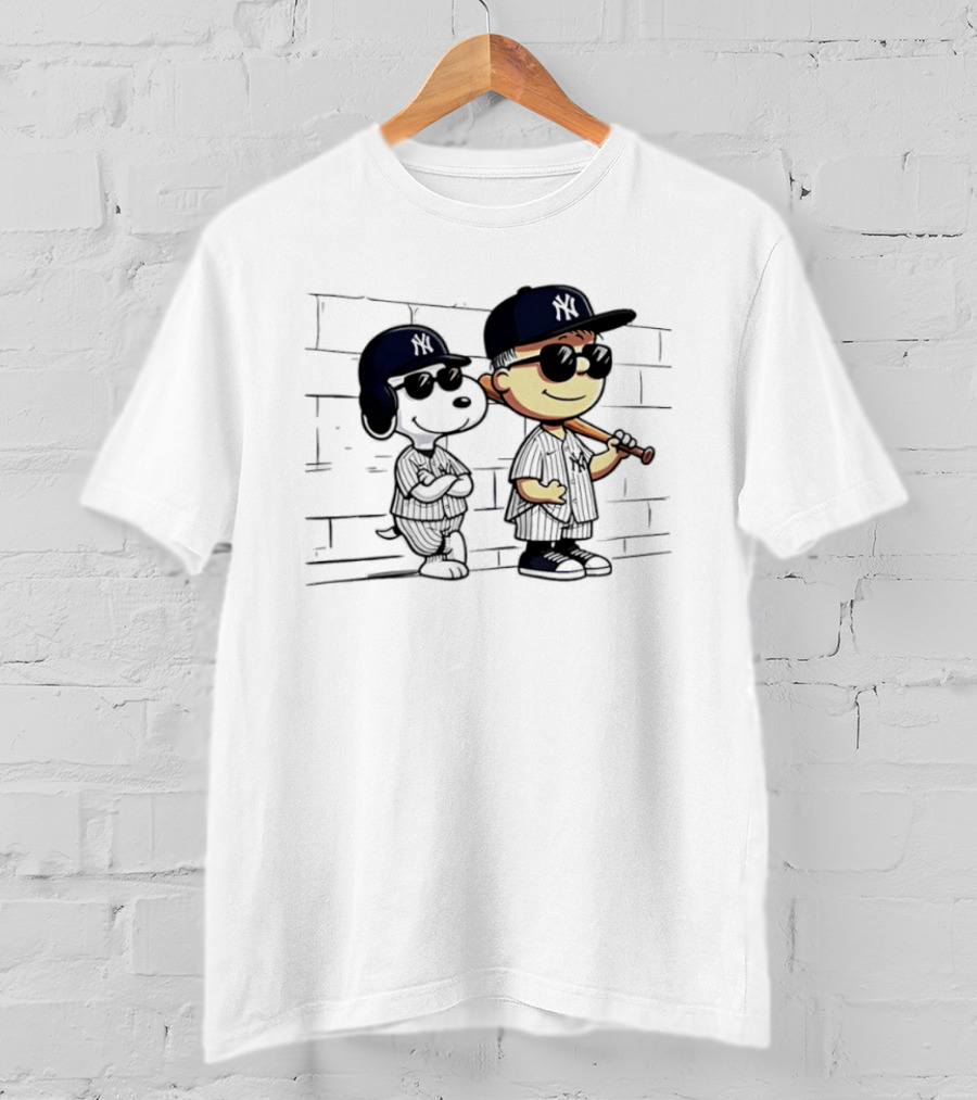 Peanuts Snoopy Charlie Brown New York Yankees Baseball Fan Collection T-Shirt