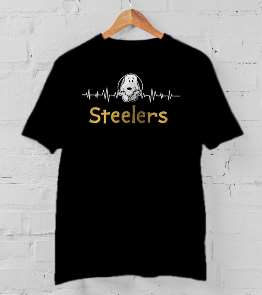 Pittsburgh Steelers Peanuts Snoopy Heartbeat This Nurse Loves Her T-Shirt