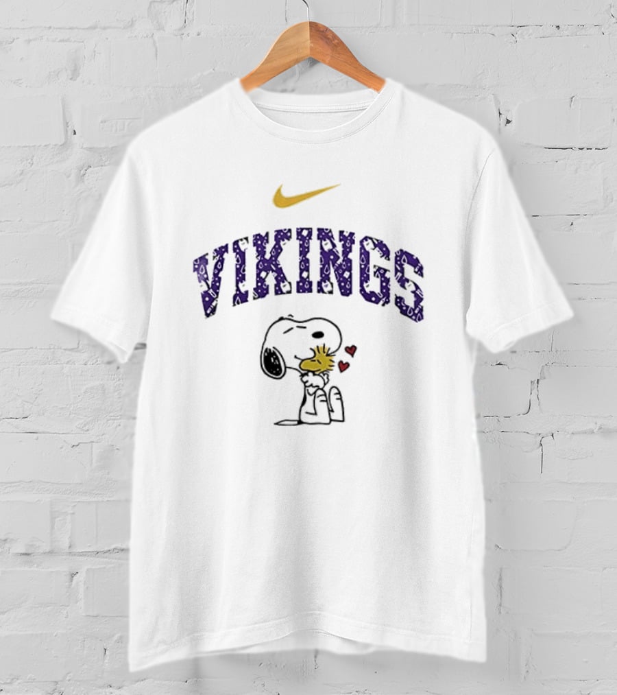 Nike Minnesota Vikings Snoopy Hugging Woodstock T-Shirt