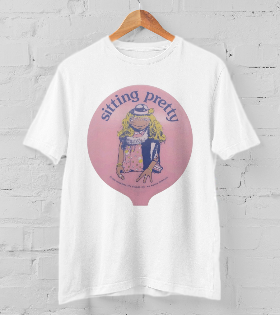 Sitting Pretty 1982 Universal City Studios ET T-Shirt
