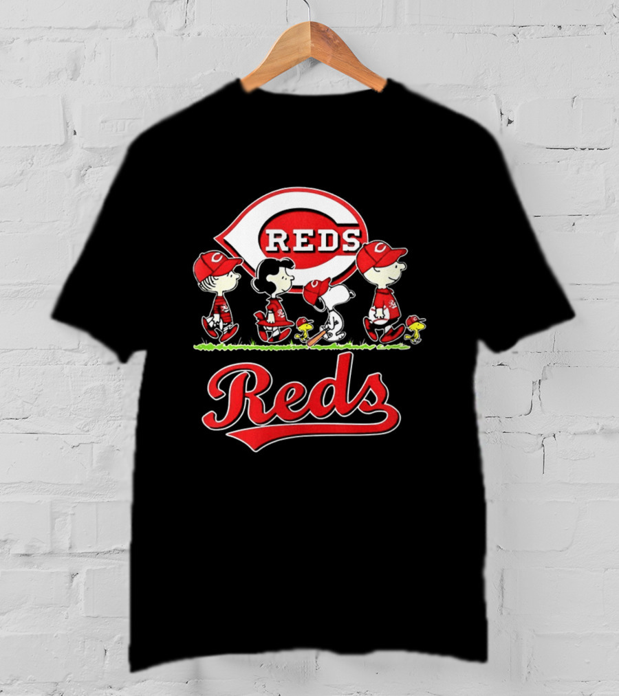 Snoopy Charlie Brown Linus Lucy Cincinnati Reds Baseball T-Shirt