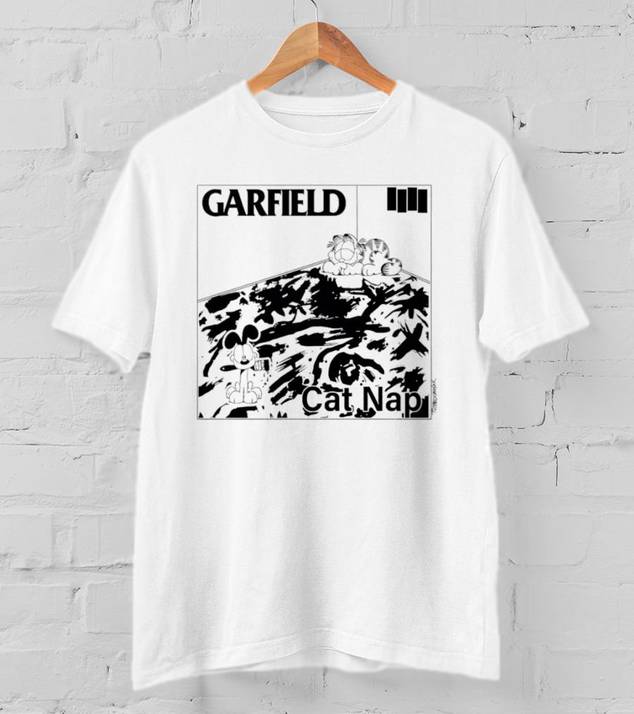GARFIELD Cat Nap Rug Nap Scene T-Shirt