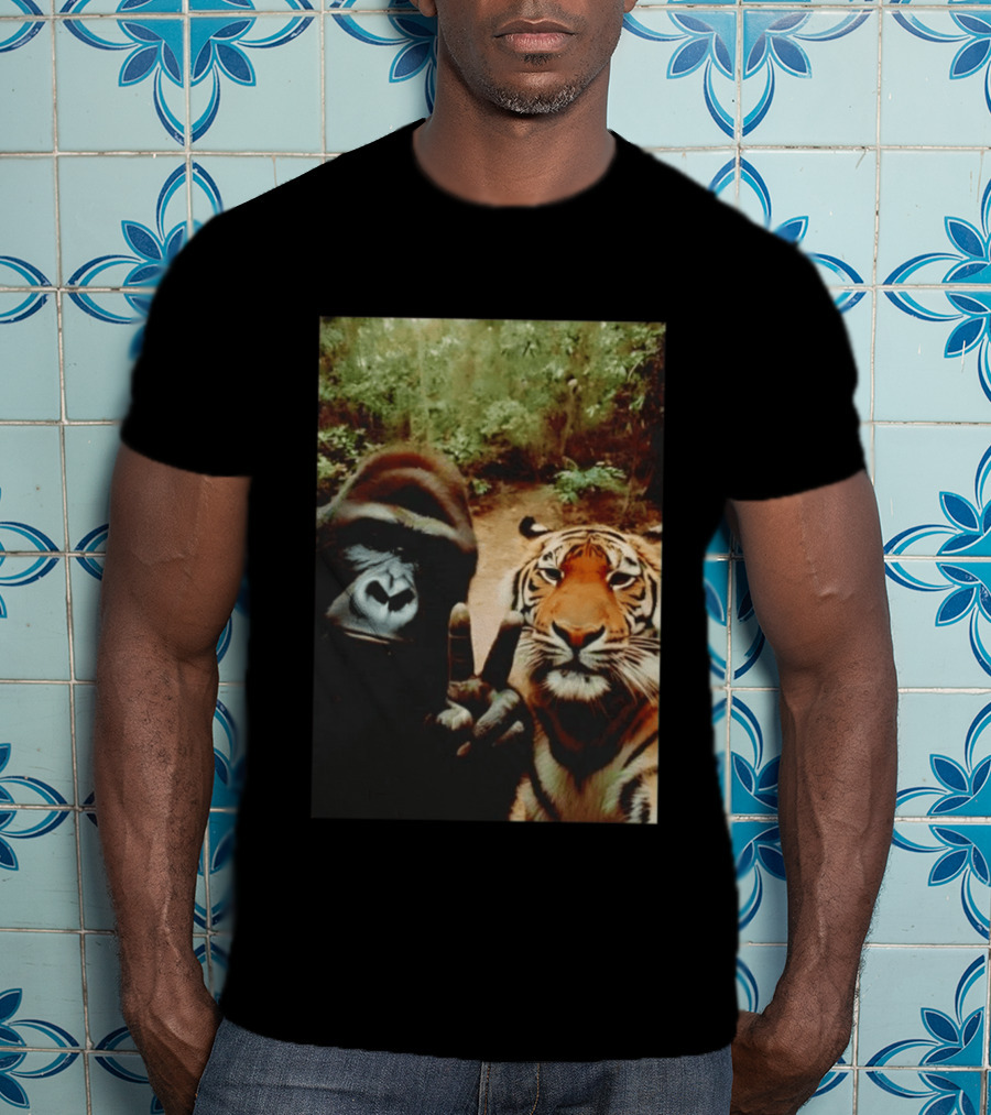 Gorilla And Tiger Peace Selfie Hi T-Shirt