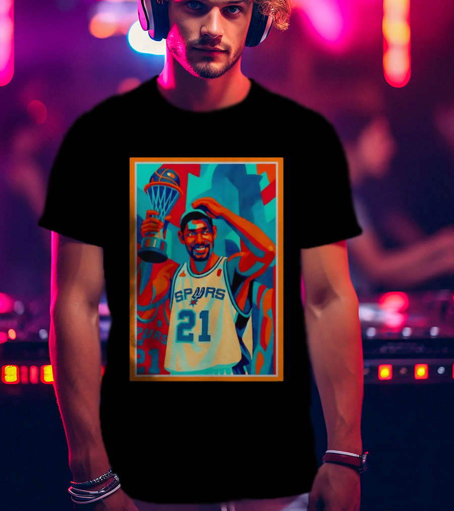 Tim Duncan San Antonio Spurs 21 Holding Trophy Victory Celebration T-Shirt