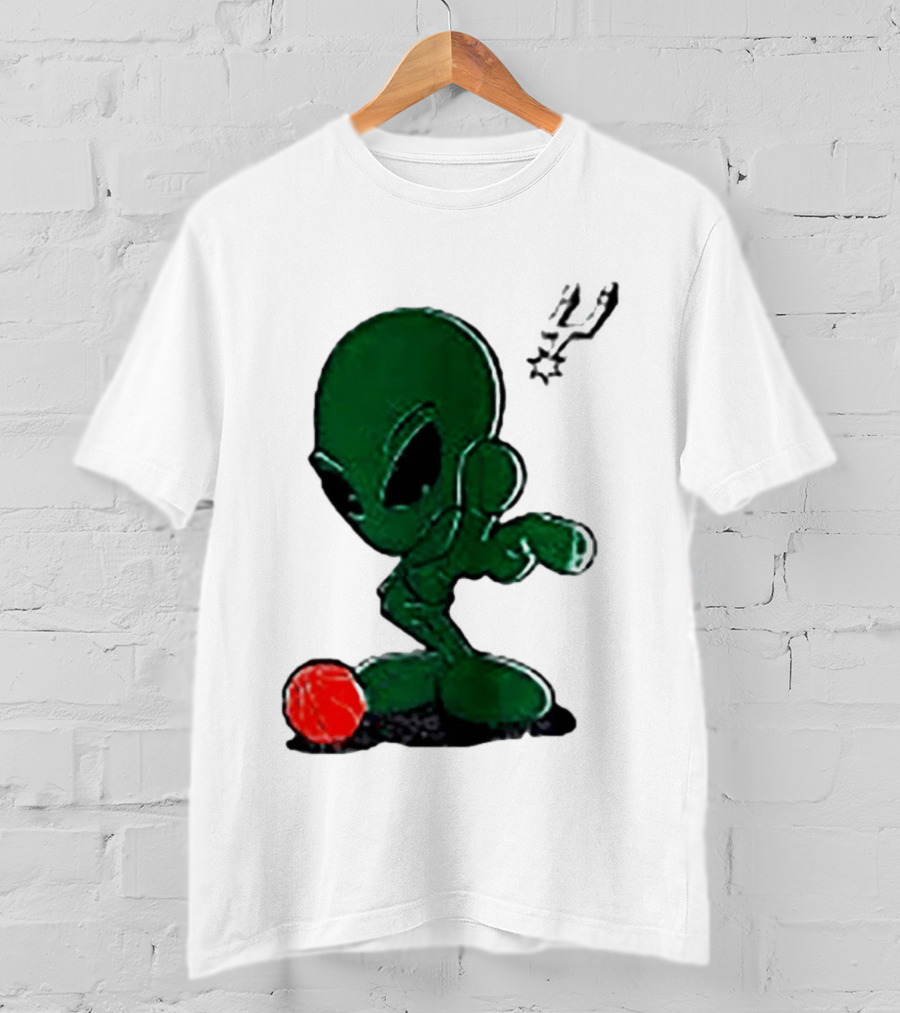 San Antonio Spurs Alien Basketball Dribble T-Shirt