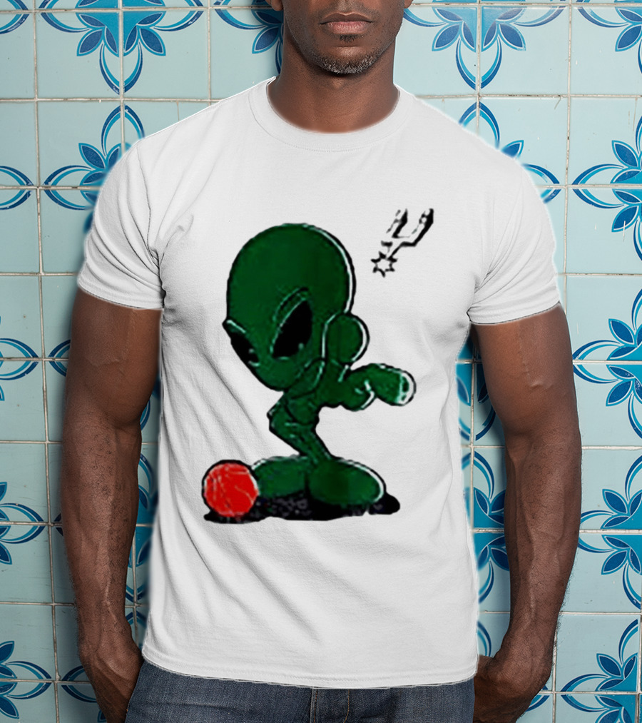 San Antonio Spurs Alien Basketball Dribble T-Shirt