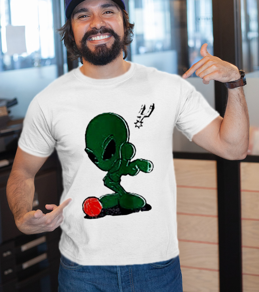 San Antonio Spurs Alien Basketball Dribble T-Shirt
