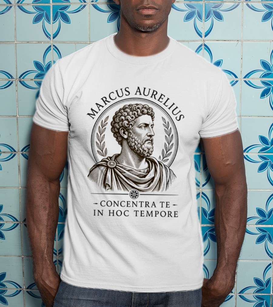 Marcus Aurelius Stoic Philosopher Roman Emperor Concentra Te In Hoc Tempore T-Shirt