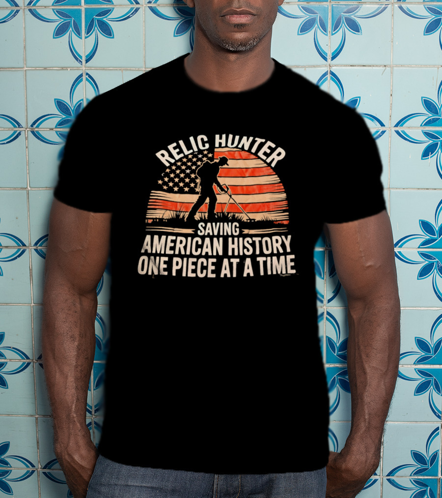 Relic Hunter Saving American History One Piece At A Time With Patriotic Flag And Metal Detector T-Shirt