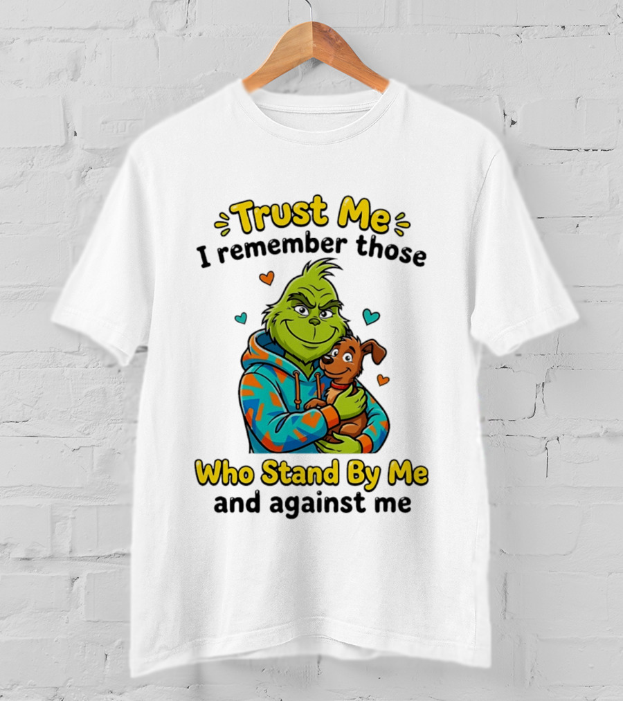 Trust Me I Remember Those Who Stand By Me And Against Me Grinch Hugging Dog T-Shirt