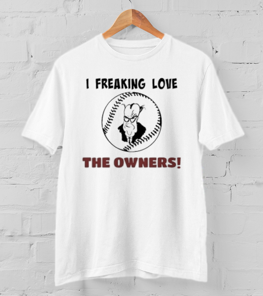 I Freaking Love The Owners Vintage Style Fan Skull T-Shirt