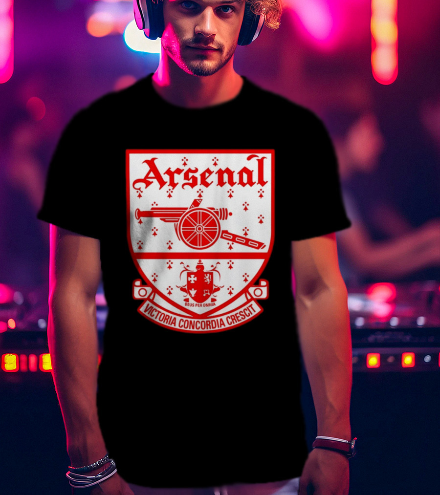Arsenal FC Crest Deus Per Omnia Victoria Concordia Crescit T-Shirt