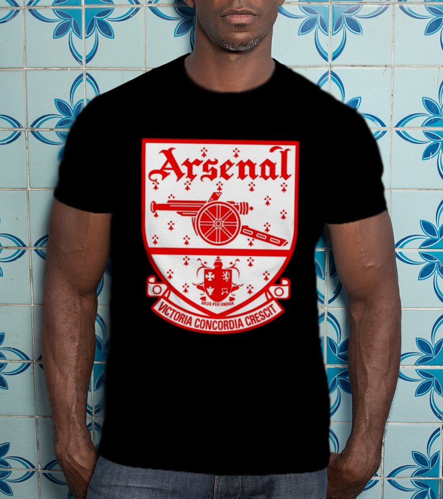 Arsenal FC Crest Deus Per Omnia Victoria Concordia Crescit T-Shirt