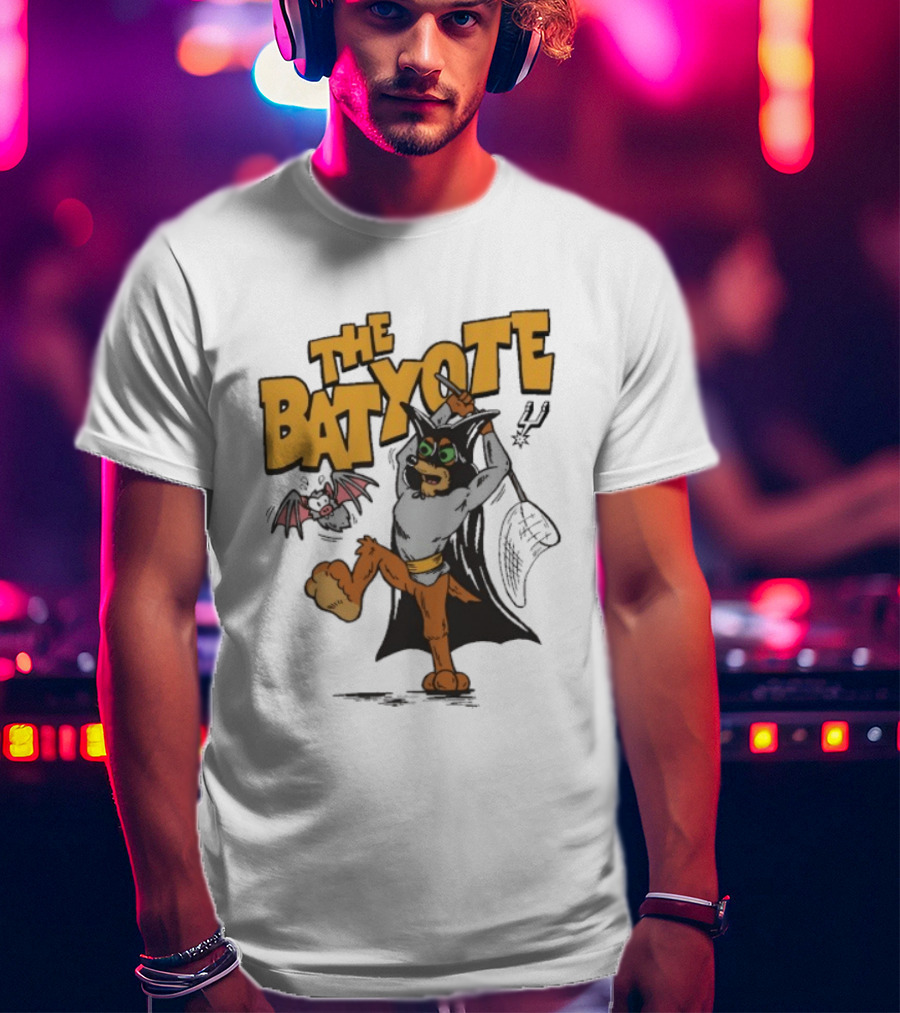 San Antonio Spurs The Batyote Character With Cape And Bat T-Shirt