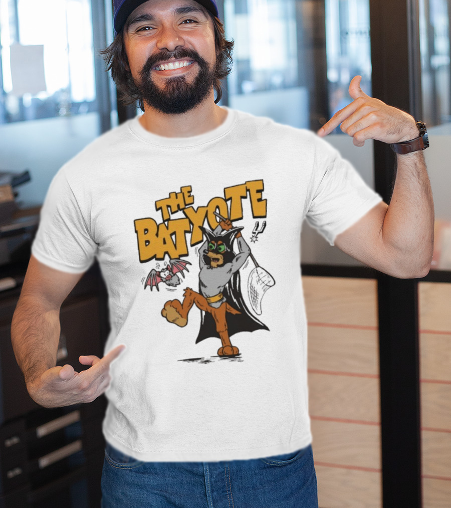 San Antonio Spurs The Batyote Character With Cape And Bat T-Shirt